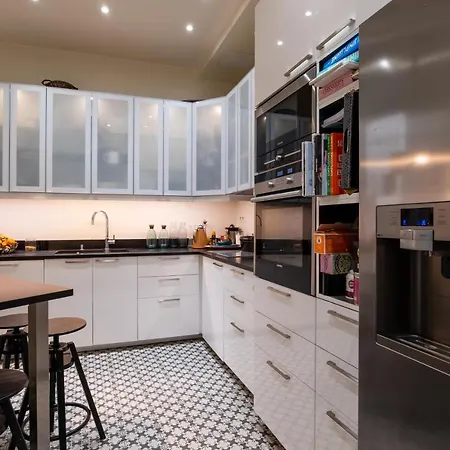 Veeve - Electric Ballroom Apartment *