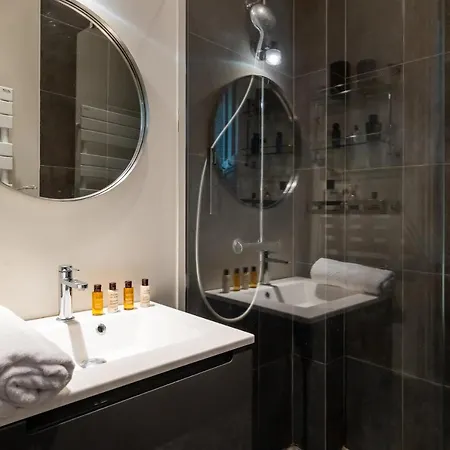 Veeve - Electric Ballroom Apartment *