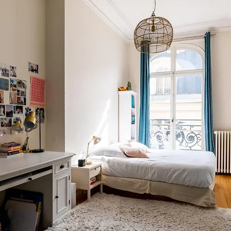 Veeve - Electric Ballroom Apartment *